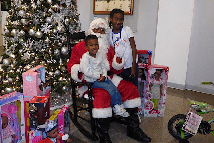 Santa with children visiting the Woodson Museum during the 2019 holiday open house.