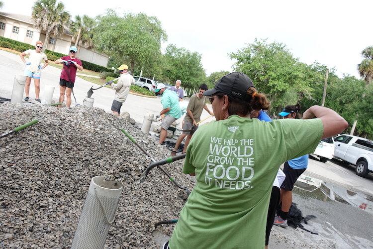 Mosaic volunteers at work at the Tampa Bay Watch Oyster Reef project.