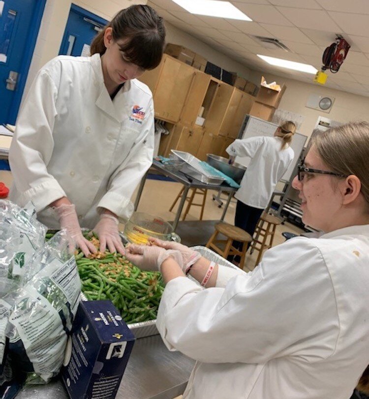 Students at Osceola Fundamental High School prepare green beans almondine.