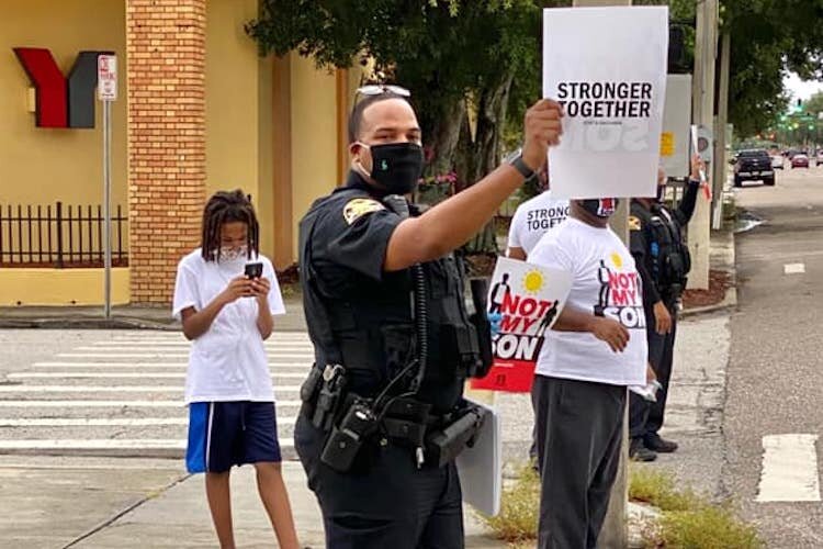 St. Petersburg police officers rallied with city residents to demonstrate for working together.