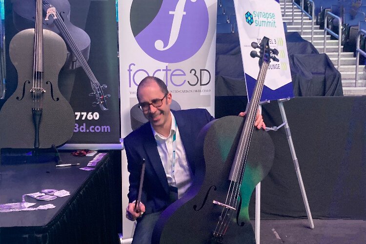 Alfred James of Forte3D draws a curious crowd with his carbon fiber 3D printed cello.