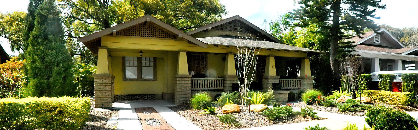 A favorite of early Lakeland residents, the Craftsman bungalow style is very popular in several of Lakeland’s seven historic districts.
