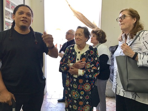 Visiting Cuban artist Esterio Segura