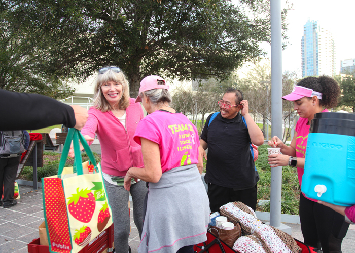 Gia Metcalf hands out snacks for the homeless with Kindness Matters organizers and volunteers.