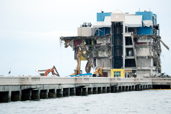 The St Pete Pier is removed to make way for the New St Petersburg Pier. 