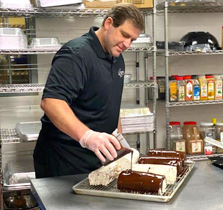 Chef Ronnie Estep prepares dessert at Lynn's Catering.