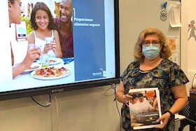 Enterprising Latinas’ Wanda Velez teaches a Food Protection Management Course.