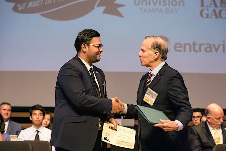 Sponsor Ray Ortiz congratulates Latino Scholar Carlo Cabrera.