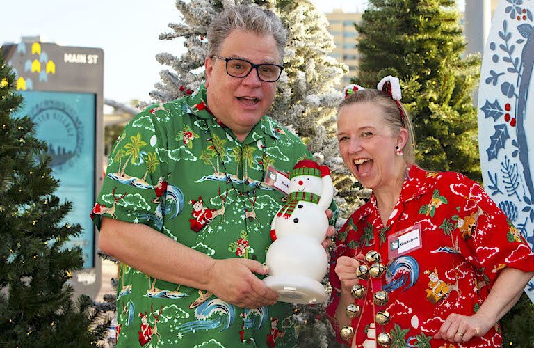 Storytellers Bob and Gretchen Quackenbush, Wisconsin residents and Tampa snowbirds, entertain crowds three times daily with holiday tales, including "Frosty the Snowman."