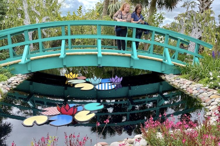 Lichtenstein portrays Monet's famous Japanese footbridge crossing a koi pond.