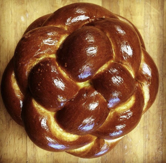 Round honey challah braids.