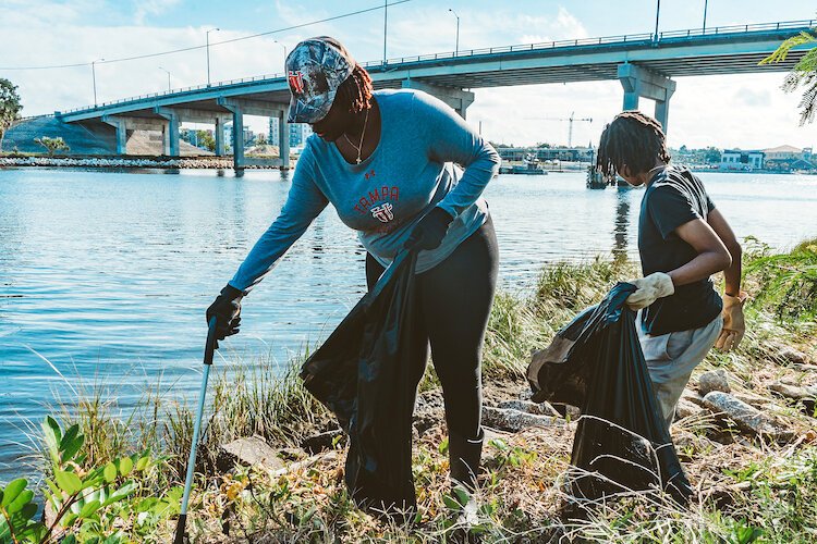 TBEP volunteers participate in Give-a-Day for the Bay, a program that teams up TBEP staff, partners, and volunteers in cleanup and restoration projects at Tampa Bay area parks and preserves.