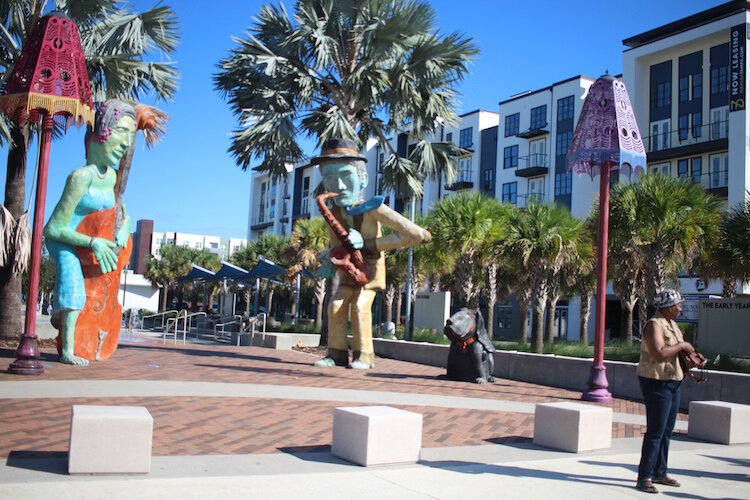 Tour guide Ersula Odom-McLemore stops in front of the Gateway Sculptures by artist James Simon and prepares to lead the group through the park.