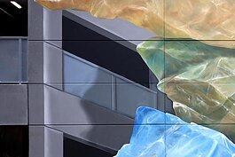 Though it’s a large mural, there’s no lack of details in the gemstone’s surface.