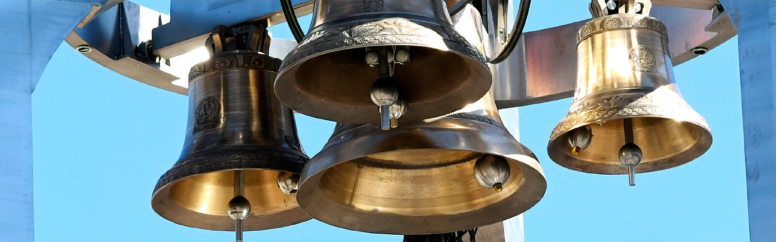 Because of their unequaled musicality, unique profile, exacting copper/tin mixture of bronze and tuning perfection, the Paccard bells are considered the Stradivarius of bells. Each Ars Sonora bell is designed to play a specific note.