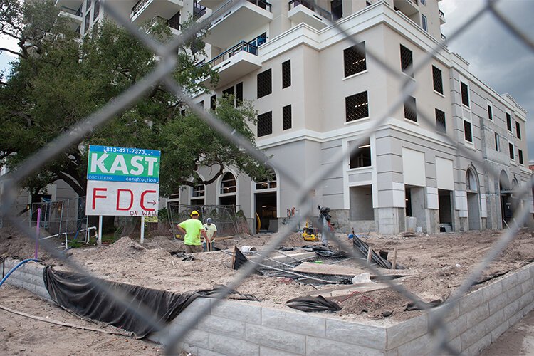 A ground level look at the constructon of Hyde Park House Bayshore.