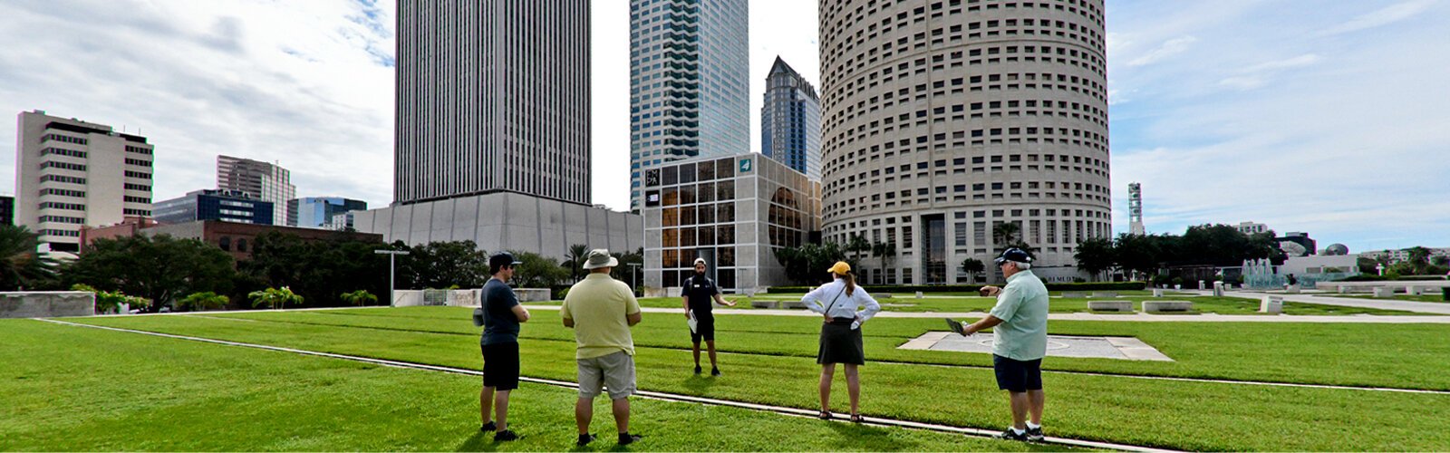 While preserving some of its historic buildings, Tampa embraces the future with modern architecture that gives, with its structures of various sizes, shapes and materials, an eclectic look to its cityscape.