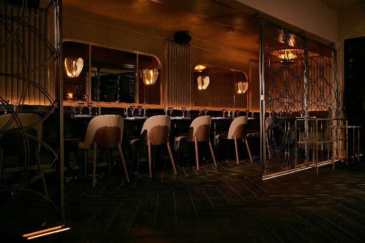 Bouzy is a charming, intimate champagne and cocktail bar in Hyde Park Village.