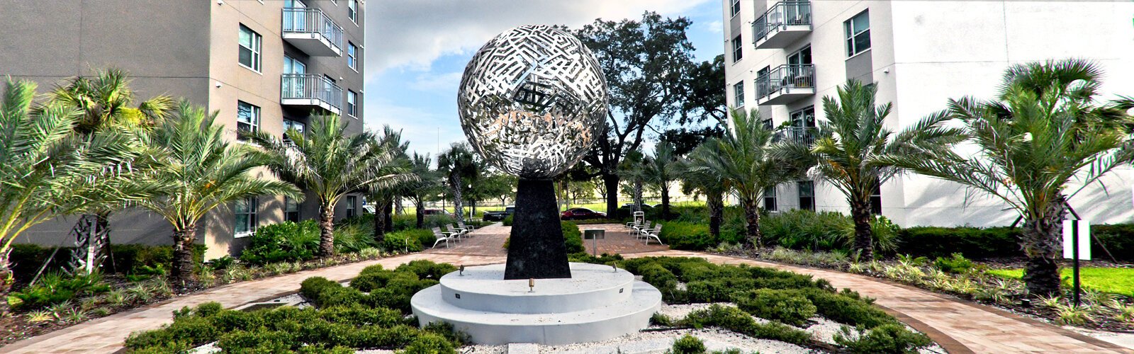 Situated in the center of the four Boulevard Towers, the West River Central Greenway Park is a family-friendly open area offering a place to relax and enjoy “Boulevard Flow," a beautiful sculpture by international artist and Tampa resident Ya La’ford