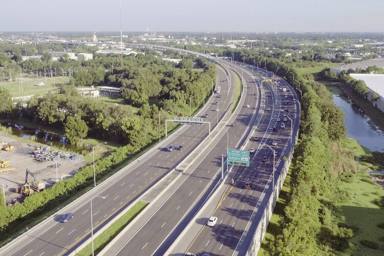 An aerial view of the reversible express lanes on the Lee Roy Selmon Expressway.