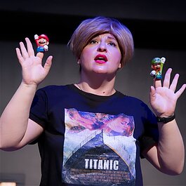 At the Tampa International Fringe Festival, actress Katie Thayer will perform the entire film “Titanic” - alone and in under an hour.