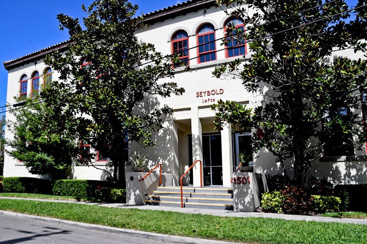 The Seybold Lofts condominiums are in a converted building that formerly housed the Seybold Bakery, which at one time permeated the whole neighborhood with the aroma of fresh baked bread.