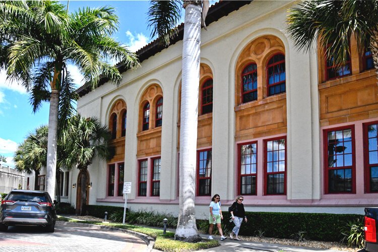 The Seybold Bakery was converted into Seybold Lofts when the construction of the Selmon Expressway tore down much of the Dobyville neighborhood.